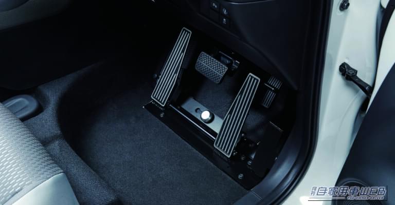 左足用アクセルペダル〈Bタイプ〉|ホンダ・フィットの運転補助装置「テックマチックシステム」が一部改良! 50年磨き続ける運転支援技術が最新安全装備「マルチビューカメラシステム」に対応!