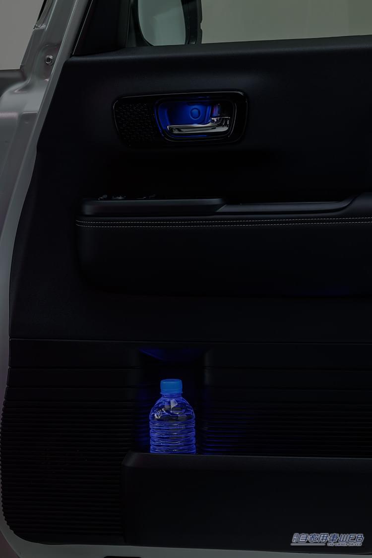 ホンダN-BOX ホンダアクセス用品装着車|完成度スゴすぎ! 新型N-BOXカスタムをさらに精悍に仕立てる「赤いアクセントの純正スポーツパーツ」
