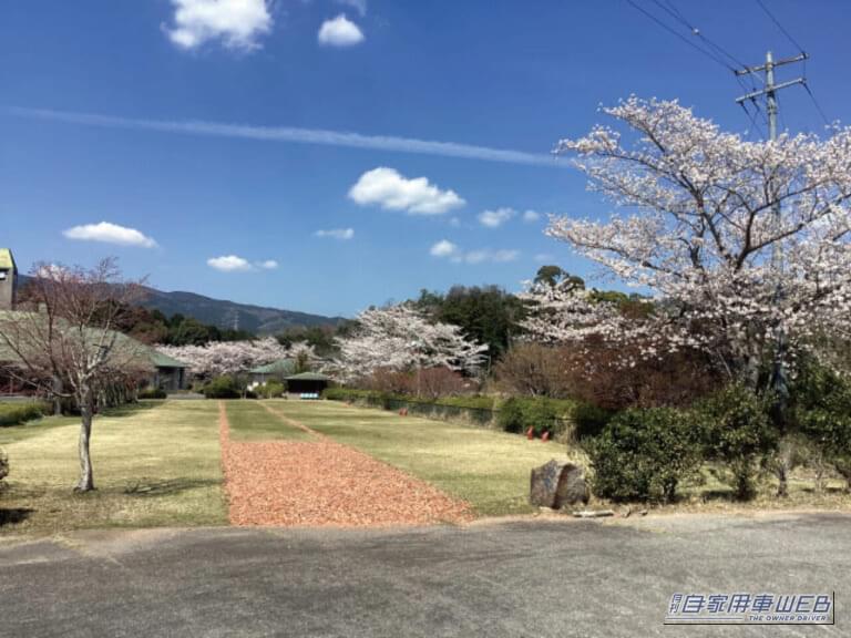 RVパーク オートパークガーデン白山・桜並木｜【車中泊旅行におススメ！ RVパーク最新情報】　伊賀と伊勢志摩の中間に位置し、観光の拠点としても最適のRVパーク『三重県津市／RVパーク オートパークガーデン白山 』