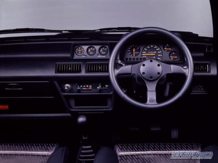マーチスーパーターボ（インパネ周り）｜「ニッサンが産んだ“狂気”のコンパクトカー」　都会派の小型車が、獰猛な野獣に大変身‼︎