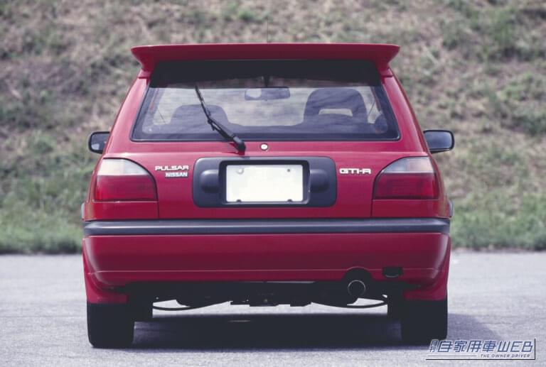 パルサーGTi-R(リア)|「勝つことを宿命として生まれたモンスターコンパクト」 圧倒的な加速力とは裏腹に、極端な“フロントヘビー”と“どアンダー”なハンドリングで直線番長とまで揶揄された悲運の『GTi-R』