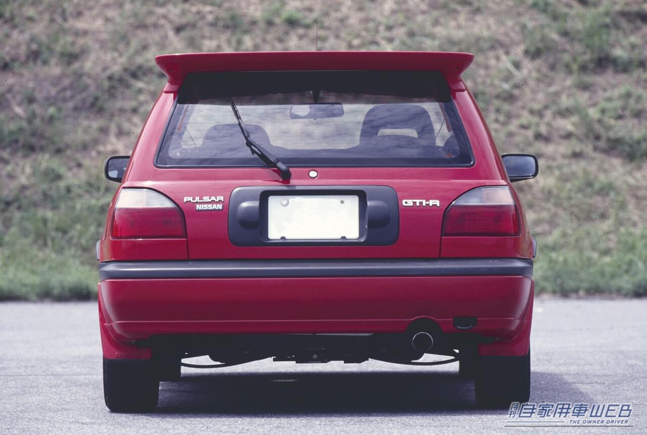 ｜「勝つことを宿命として生まれたモンスターコンパクト」 圧倒的な加速力とは裏腹に、極端な“フロントヘビー”と“どアンダー”なハンドリングで直線番長とまで揶揄された悲運の『GTi-R』
