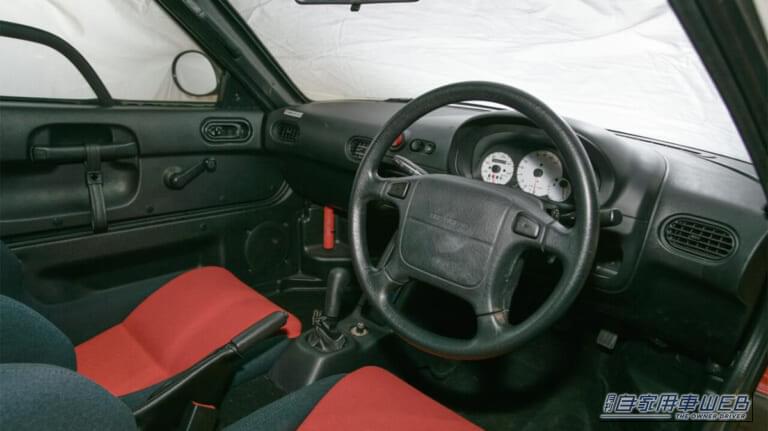 バブルが生んだ34年前の軽スーパーカー。唯一無二のドアを記憶している人も多いはず。マツダが生んだ偉大な軽スポーツ「オートザム・AZ-1」を掘り下げる