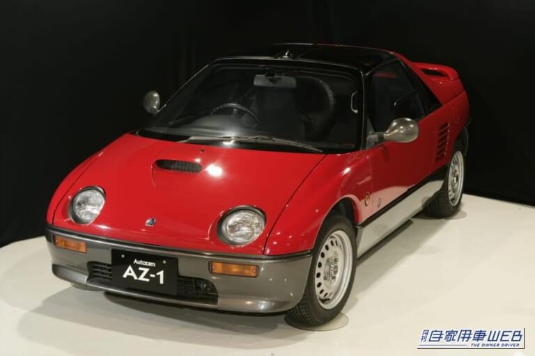 赤いボディのマツダ オートザム AZ-1の正面やや右よりの写真|バブルが生んだ34年前の軽スーパーカー。唯一無二のドアを記憶している人も多いはず。マツダが生んだ偉大な経スポーツ「オートザム・AZ-1」を掘り下げる