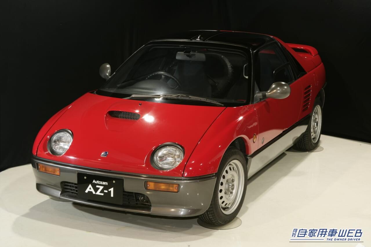 赤いボディのマツダ オートザム AZ-1の正面やや右よりの写真｜バブルが生んだ34年前の軽スーパーカー。唯一無二のドアを記憶している人も多いはず。マツダが生んだ偉大な経スポーツ「オートザム・AZ-1」を掘り下げる
