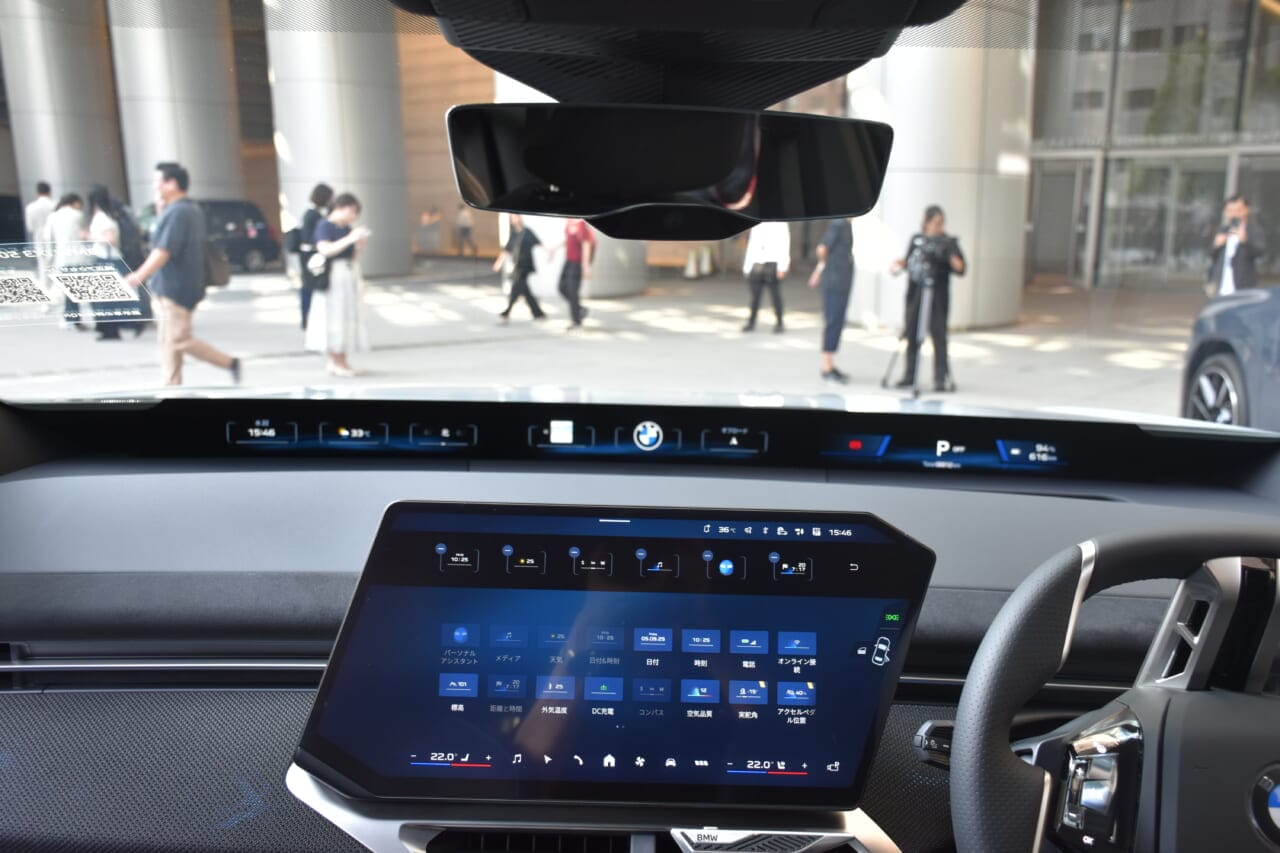 ｜【BMW】新型iX3が日本初上陸！一充電で906km走れて15分充電で420km動く「次世代の電気自動車」