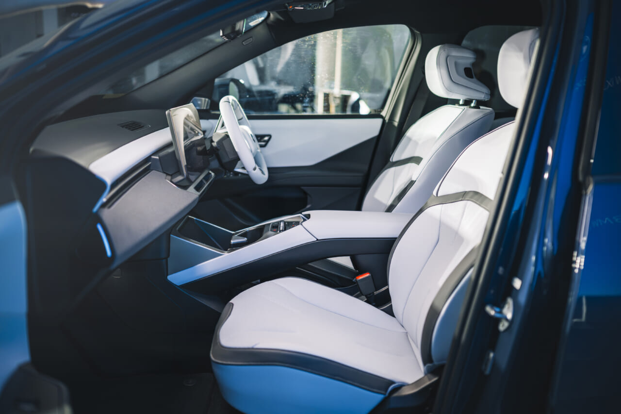 ｜【BMW】新型iX3が日本初上陸！一充電で906km走れて15分充電で420km動く「次世代の電気自動車」
