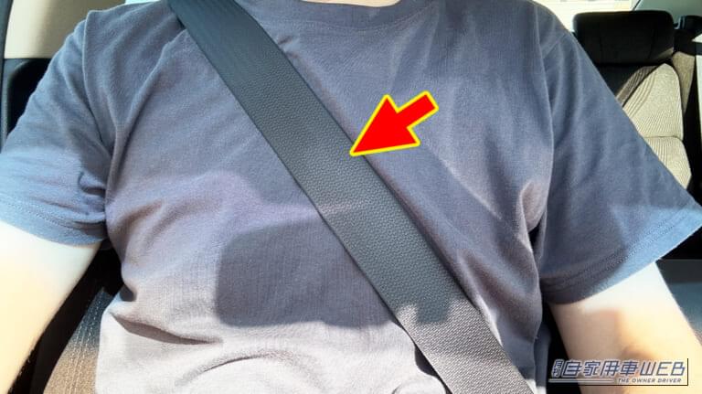 「いいもの見つけた…」夏場のシートベルトが劇的に快適になった！ あらゆる車種に対応。デザインも秀逸な「ゴードンミラー・コーデュラ シートベルトパッド」を紹介