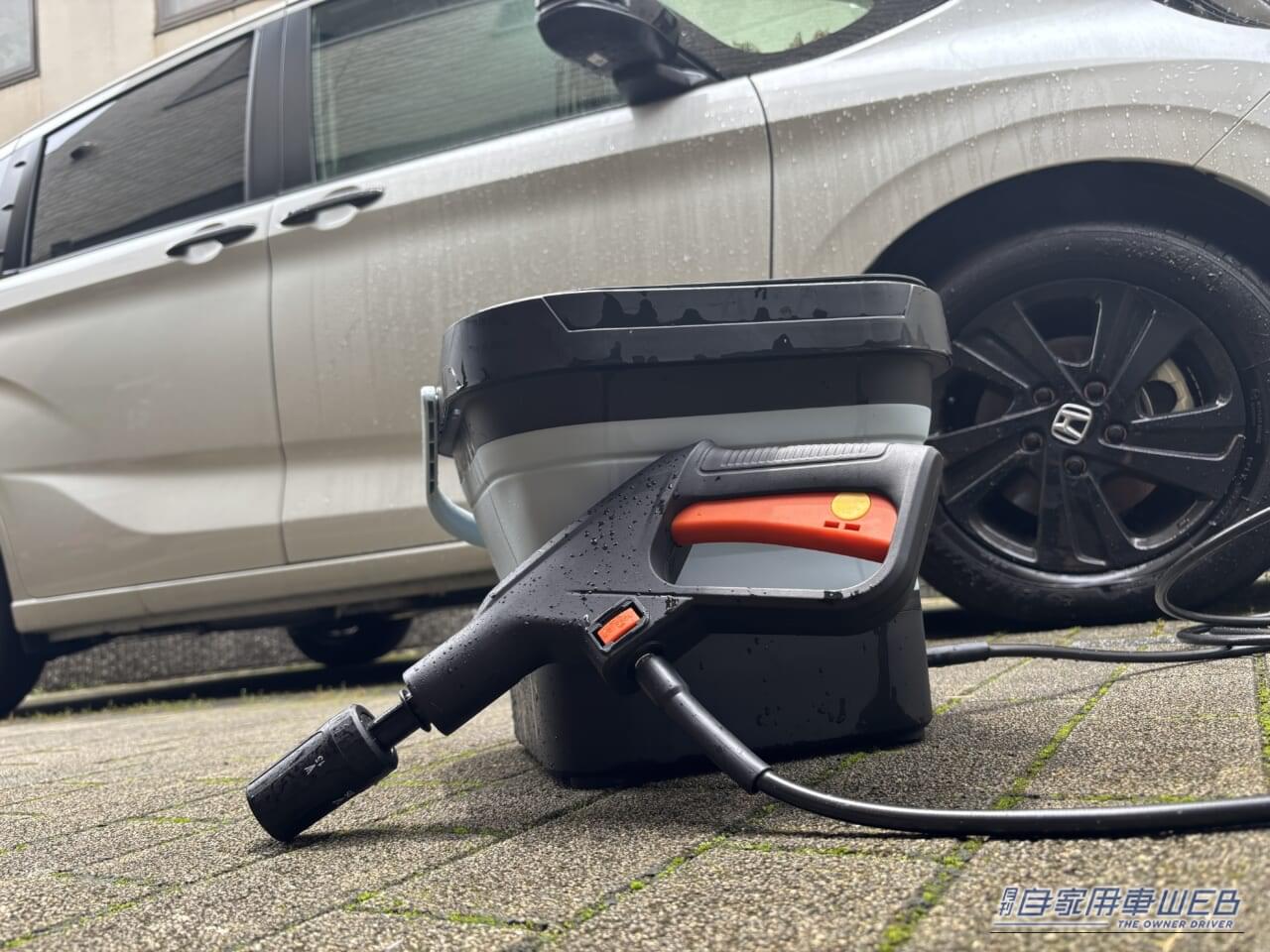 ドン・キホーテ 情熱価格 バケツ型ポータブル高圧洗浄機 WashGo! ウォッシュゴーとホンダフリード｜「ドンキ情熱価格カーグッズをゲット」夏の長距離ドライブの不満を解消！ パワフル噴射なのにコンパクトに収納可能な「WashGo!」を実使用レポート！