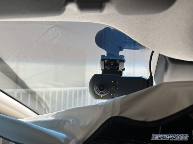 ホンダ GB7フリードに設置されたドライブレコーダー｜「マジ？ 車内温度50℃→25℃」ドンキの情熱価格カー用品を検証。さすがのアイデアがガチで威力を発揮した！［速着ワンタッチ傘型サンシェード］