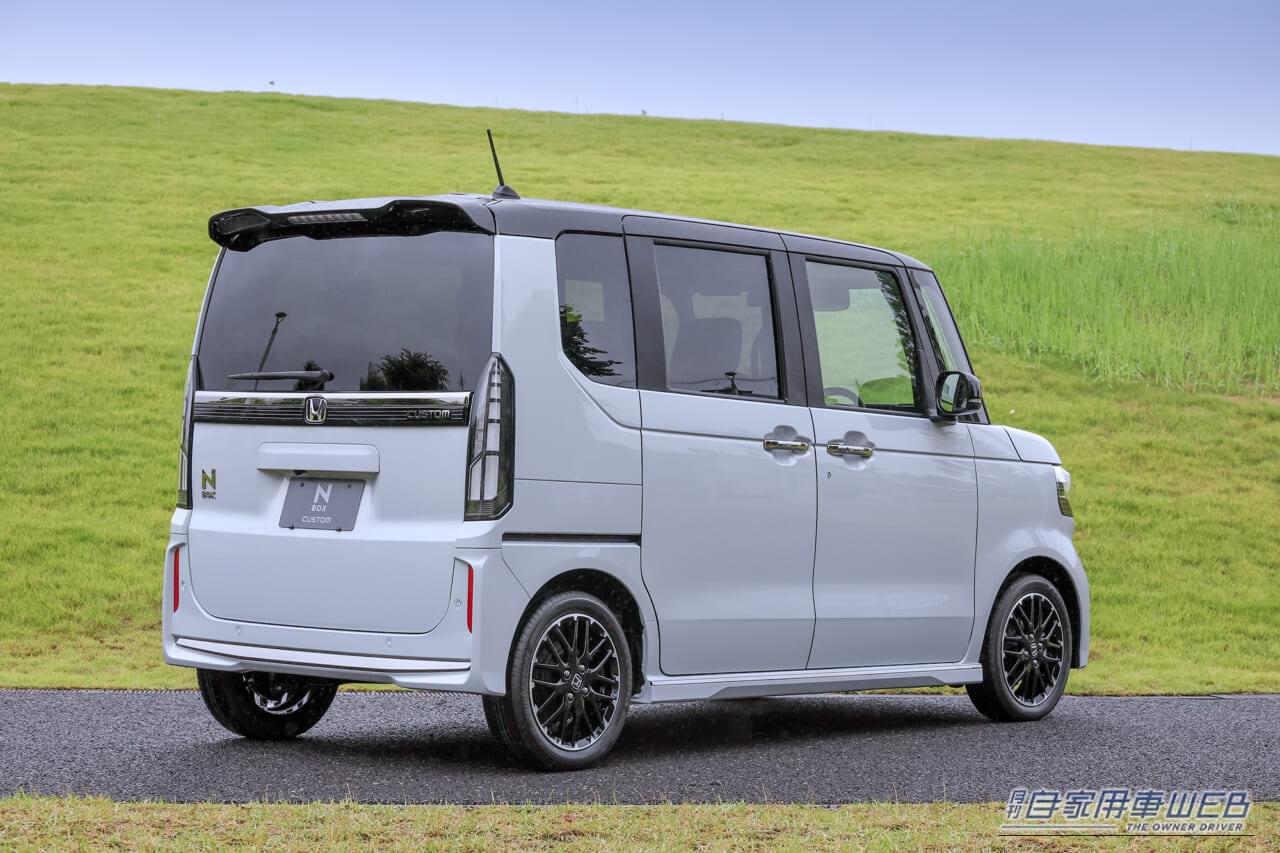 ｜新N-BOXカスタムは、巨大クロームグリルで「オラオラ顔」を再定義。何が変わった？