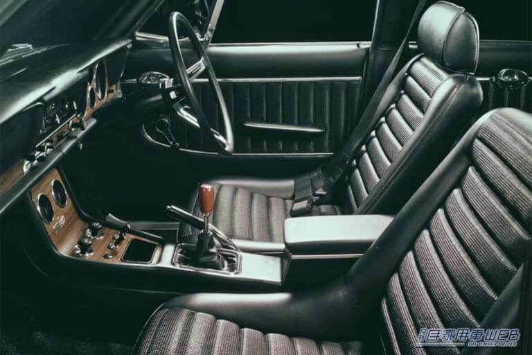 日産のスカイライン2000GT-Rの車内、フロントシートの写真｜「伝説はここから始まった…」初代GT-R登場から57年。見た目はフツーのセダンだが、とんでもない性能のエンジンを搭載。前人未踏の記録を樹立した［日産 スカイライン2000GT-R］
