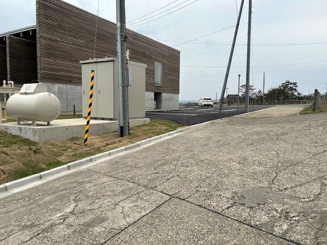 RV-PARK テラ・ロウリュ なおえつ海水浴場|【車中泊旅行におススメ! RVパーク最新情報】なおえつ海水浴場までは徒歩約3分という好立地。マリンレジャーの拠点として最適なRVパーク『新潟県上越市/RV-PARK テラ・ロウリュ なおえつ海水浴場』