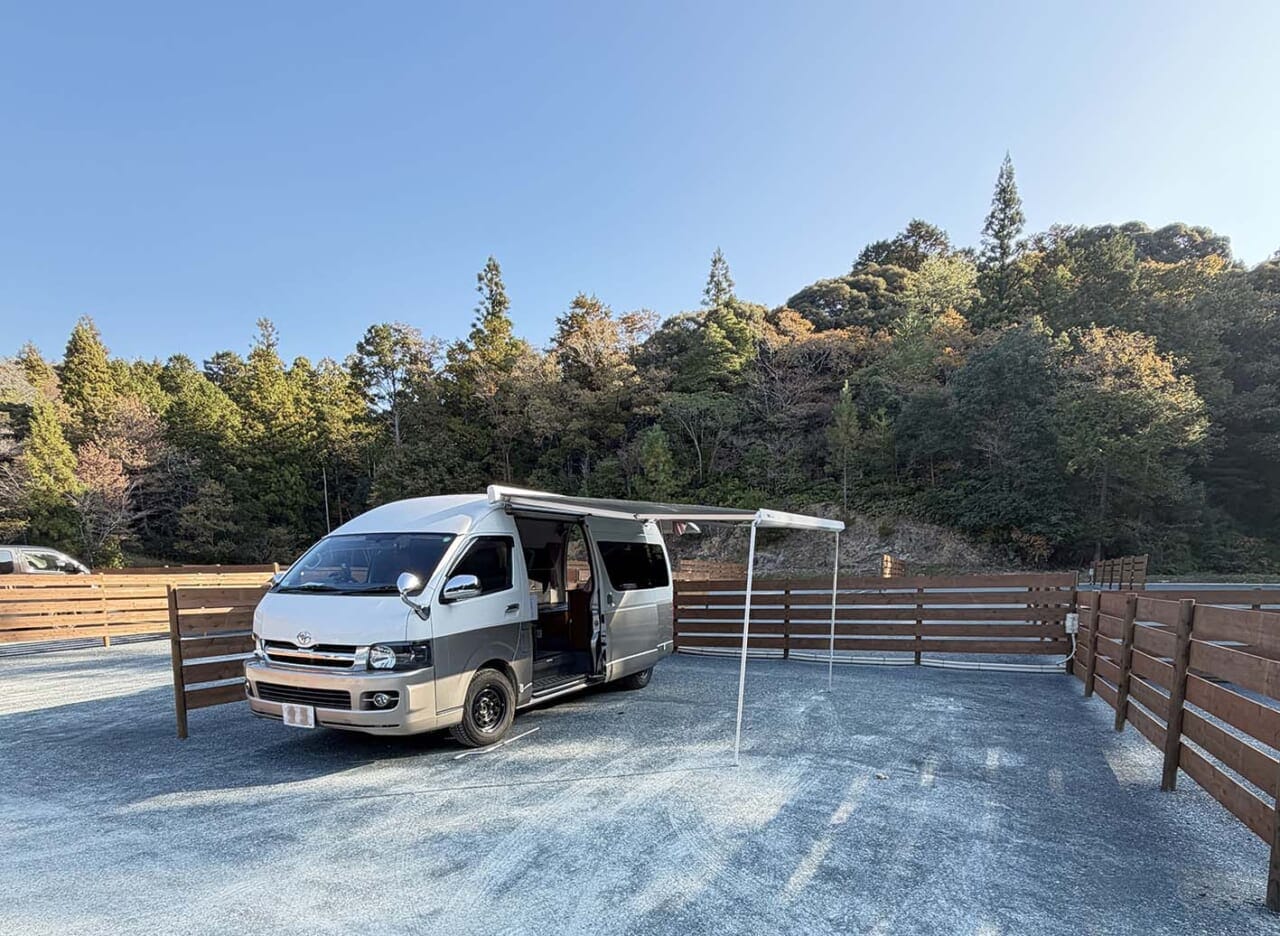【車中泊旅行におススメ！ RVパーク最新情報】縁結びで有名な小國神社のすぐ近くにある、日本最大級のRVパーク『静岡県周智郡／RVパーク 滝の宮』