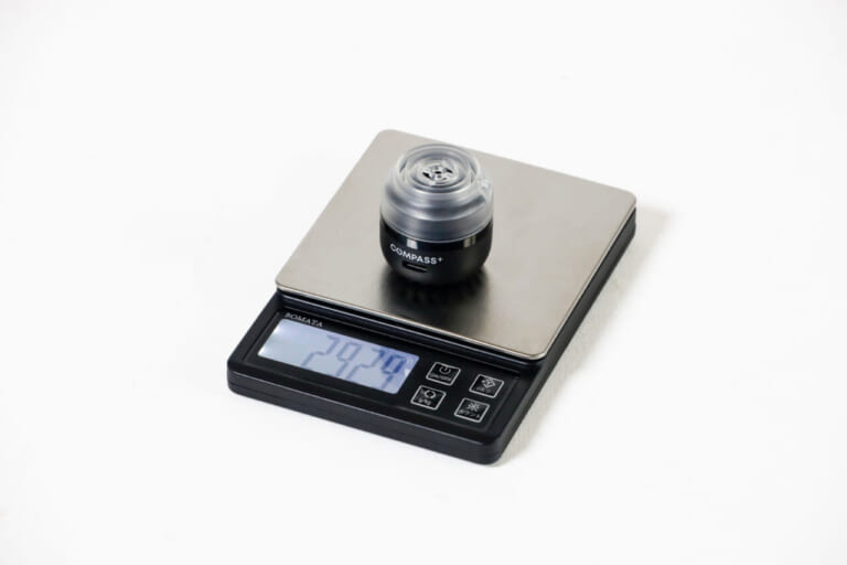 COMPASS+ コンパスプラス トラベルエアポンプ バッテリーレス 自重 電子計量 29g｜「小さいのにめちゃくちゃパワフル」常識を覆すギアが一般販売開始！夏のレジャーやドライブ、旅行でも大活躍！ バッテリーレスの超小型ガジェットを紹介