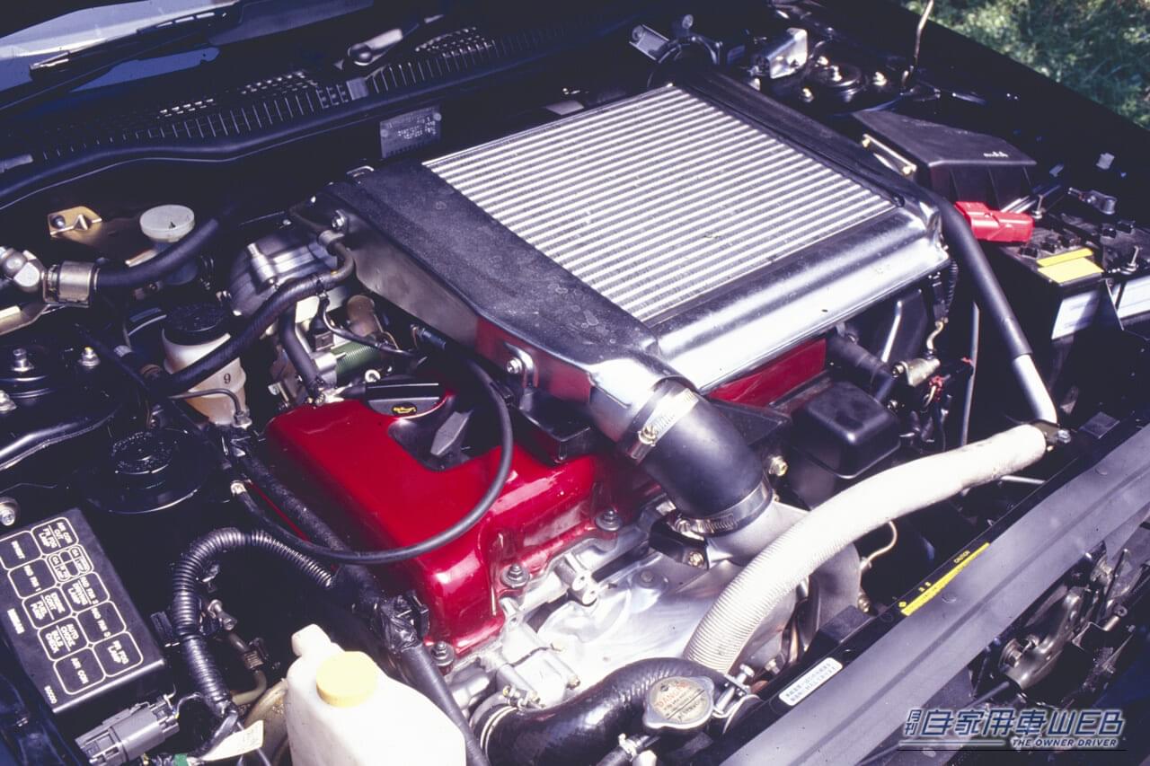 パルサーGTi-Rに搭載されるSR20DETエンジン｜「勝つことを宿命として生まれたモンスターコンパクト」 圧倒的な加速力とは裏腹に、極端な“フロントヘビー”と“どアンダー”なハンドリングで直線番長とまで揶揄された悲運の『GTi-R』