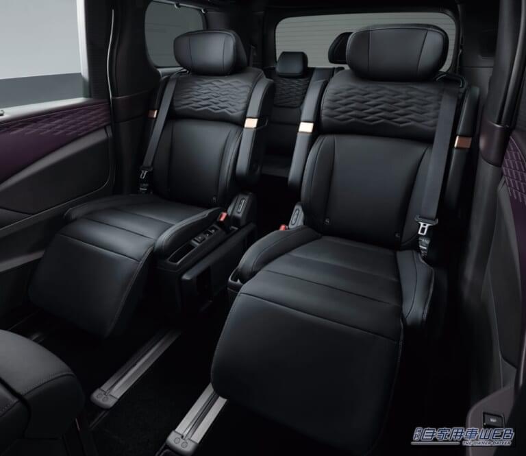 エルグランドAUTECH LINE|路面に車名を投影、22スピーカーの音響、さざ波モチーフのナッパレザー……ベース車がすでに高級なのに、さらに上を行く「新型エルグランド」純正カスタムの仕上がりとは?