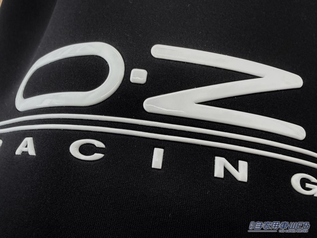 OZ RACING シートガードエプロン｜ヘッドレストに掛けるだけで汚れを防止! OZ RACINGから立体ロゴ入りシートガードが登場
