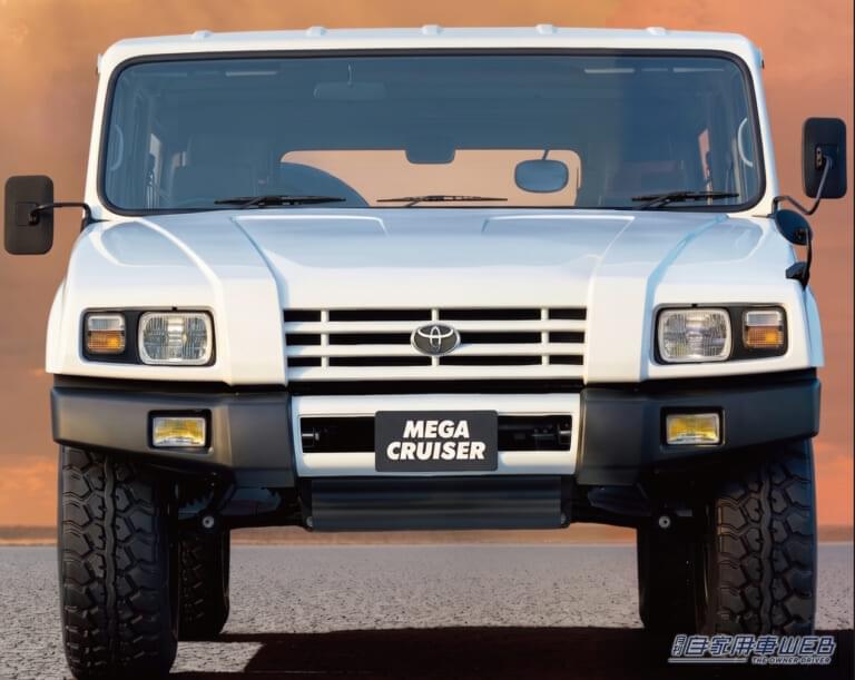 メガクルーザー（正面）｜トヨタ最強を謳った「オフロードのスーパーカー」 軍用車から生まれた“和製ハマー”とは!?