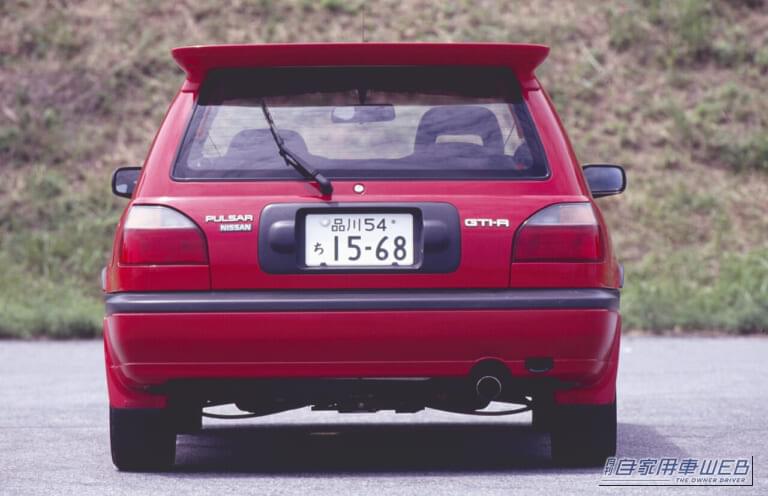 パルサーGTi-R（リア）｜「勝つことを宿命として生まれたモンスターコンパクト」 圧倒的な加速力とは裏腹に、極端な“フロントヘビー”と“どアンダー”なハンドリングで直線番長とまで揶揄された悲運の『GTi-R』