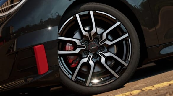 JCW ラップ・スポーク・2トーン　ホイール　スポーツ・タイヤ｜日本未発売の限定MINI上陸。JCWのEVモデル「トラックエディション」価格は640万円から