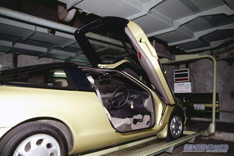 立体駐車場でのドア開閉｜「バタフライドア＆グラッシーキャノピー…、こんな時代だったから実現した⁉︎」利便性・実用性よりも“ロマン”を追求したスペシャルコンパクト