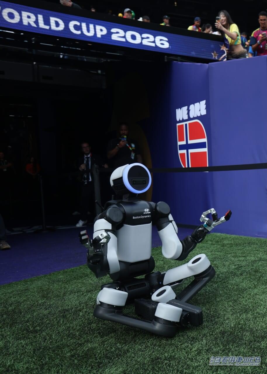 |ワールドカップに現れた人型ロボット「Atlas」の正体とは? ヒョンデがロボット開発に本気な理由【Boston Dynamics傘下で描く未来】