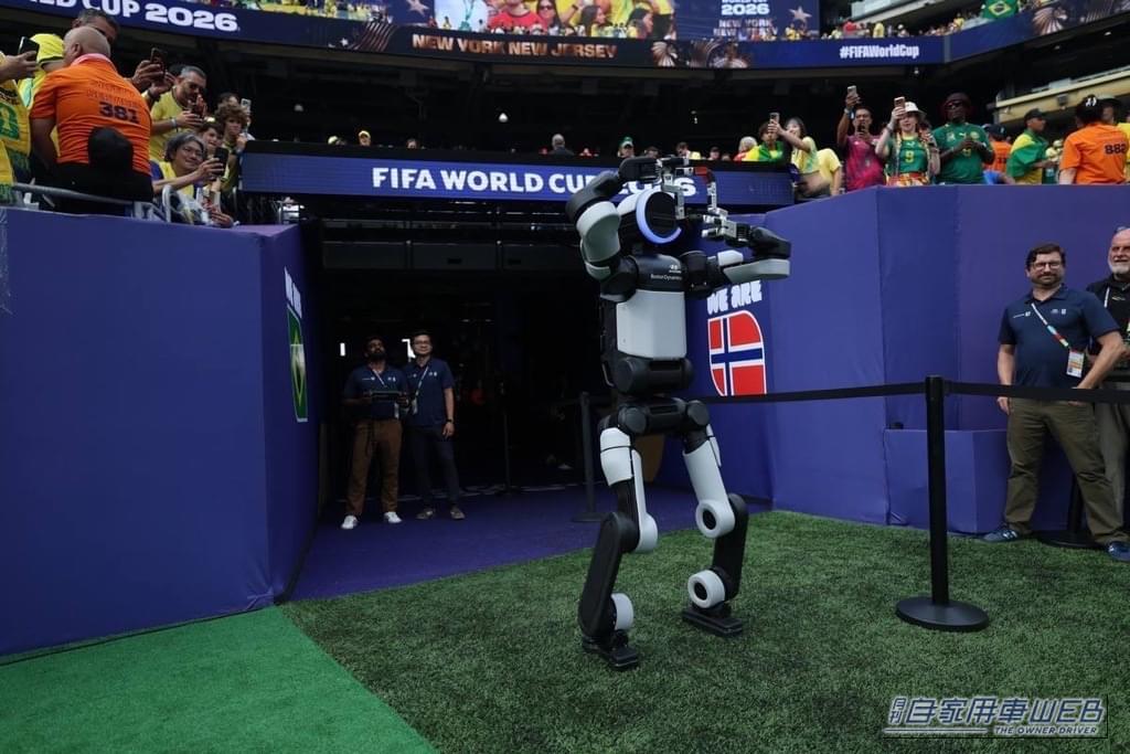 |ワールドカップに現れた人型ロボット「Atlas」の正体とは? ヒョンデがロボット開発に本気な理由【Boston Dynamics傘下で描く未来】