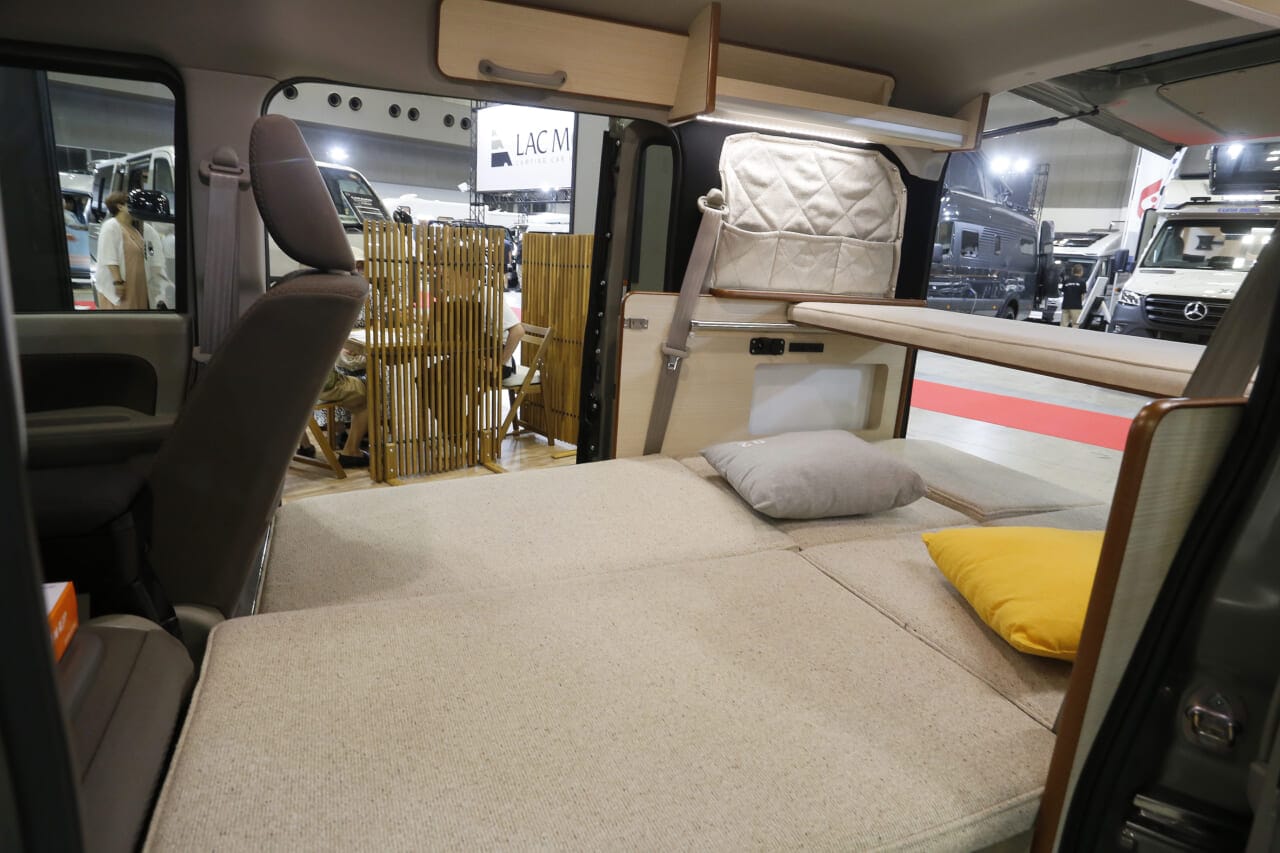 【エブリイ軽キャンパー】寝るときの荷物どこ置く?を解決する「ロフト」がいい感じ
