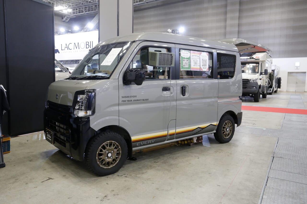 |【エブリイ軽キャンパー】寝るときの荷物どこ置く?を解決する「ロフト」がいい感じ