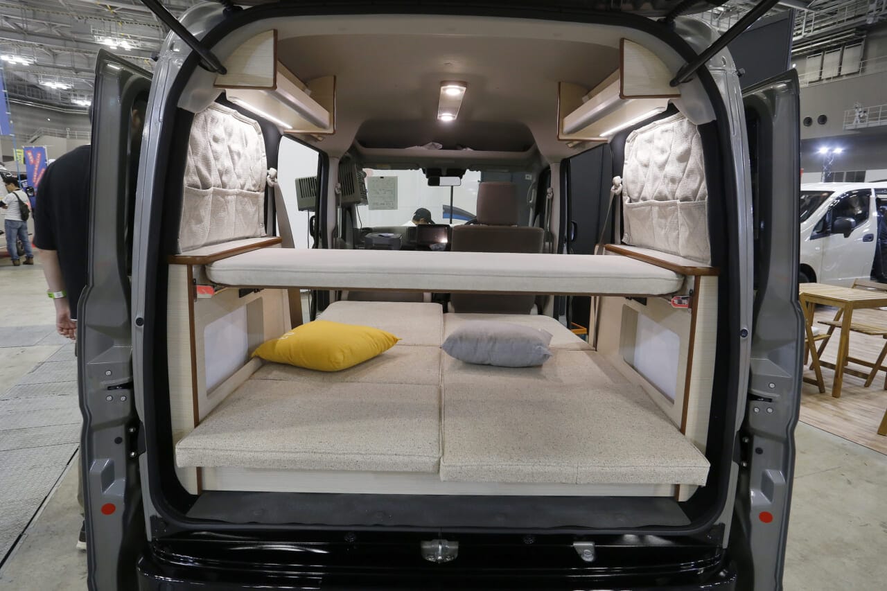 ｜【エブリイ軽キャンパー】寝るときの荷物どこ置く？を解決する「ロフト」がいい感じ