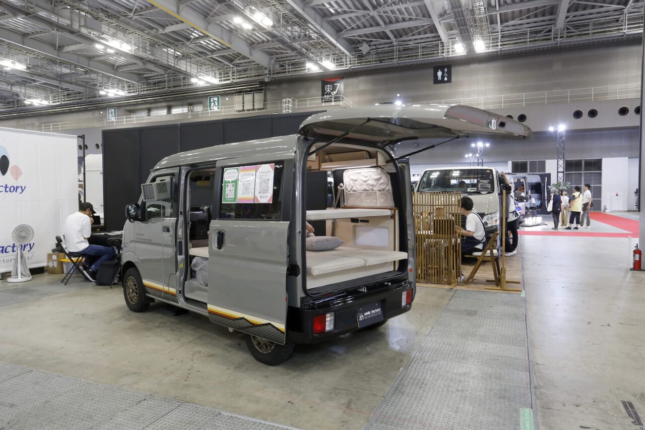 |【エブリイ軽キャンパー】寝るときの荷物どこ置く?を解決する「ロフト」がいい感じ