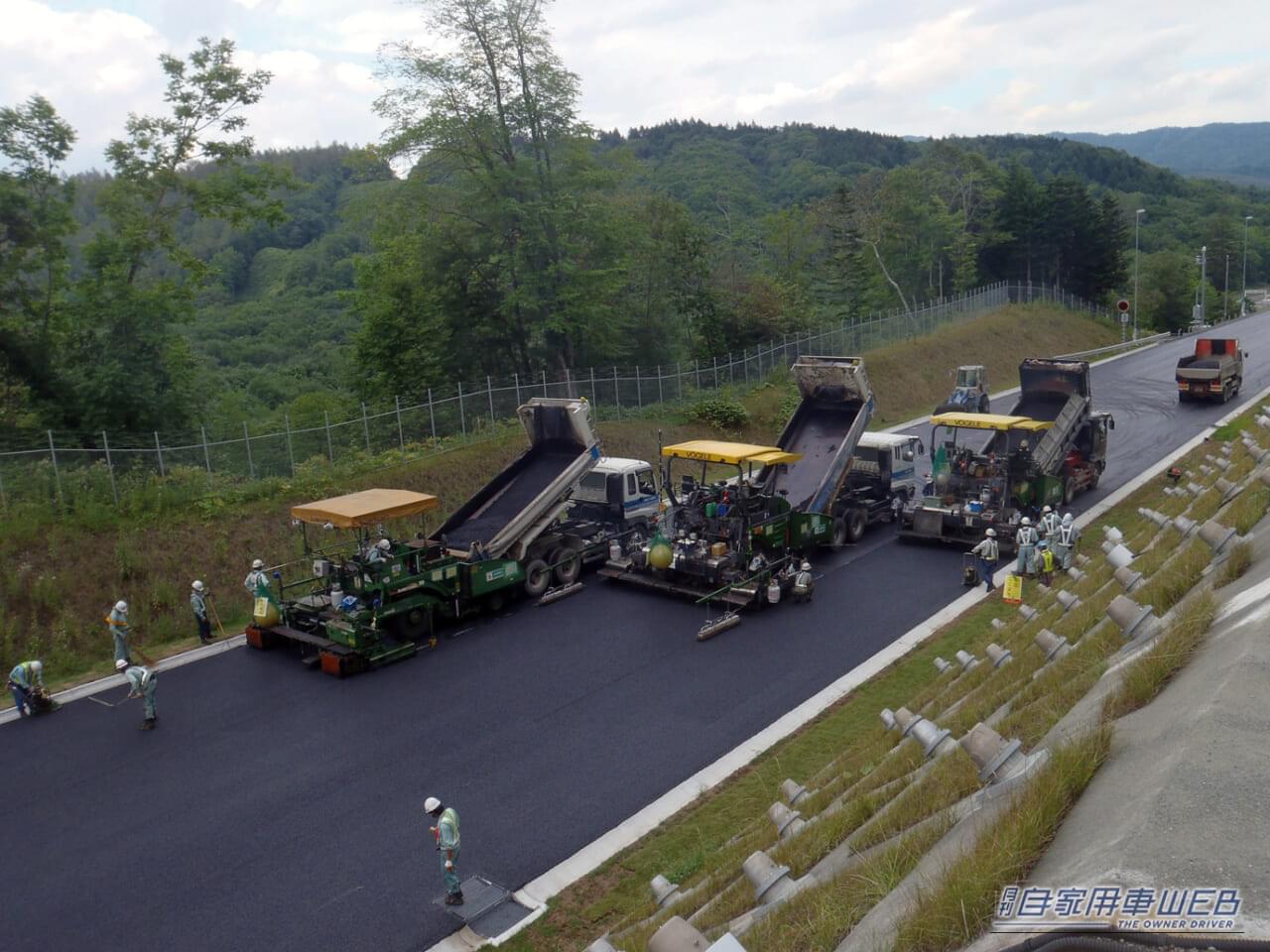 舗装工３｜【大人の社会見学】日本の物流を支える整備された道路。いつも使ってるけど、意外と知らない『舗装道路』ができるまで。