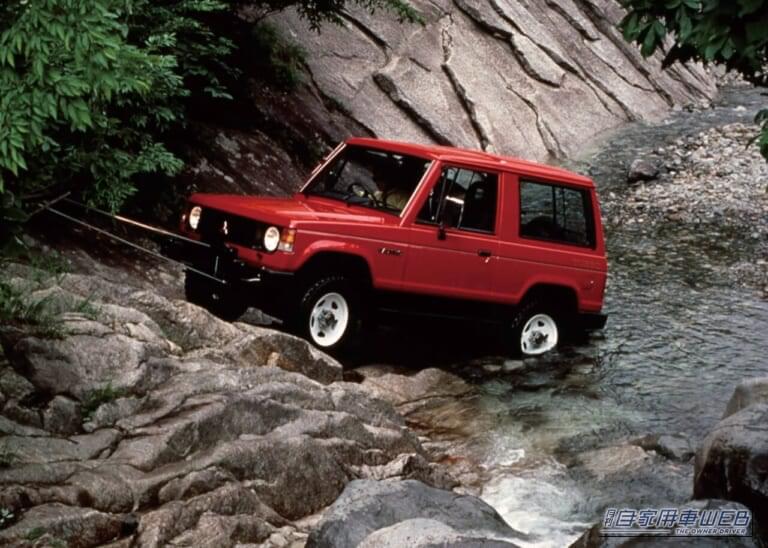 オフロードを走破するパジェロ｜「いまや世界的なムーブメントとなった“SUV”の原点」は、44年前に登場したオフロード４WD【三菱・パジェロ】だった！