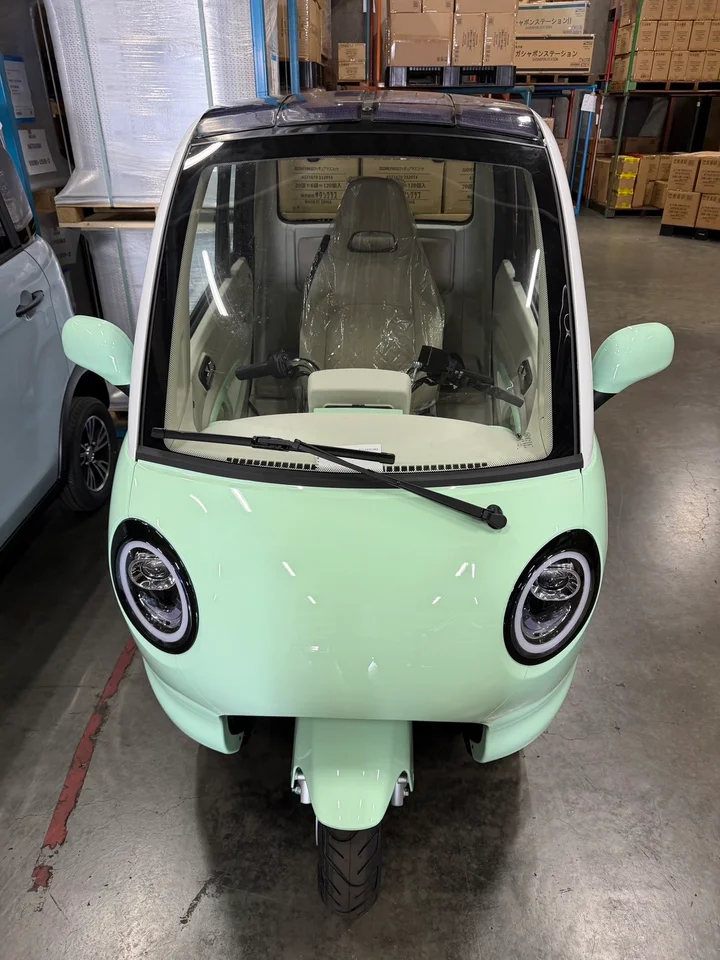限定モデルは４色から選べる｜“軽を買うほどじゃない”人に！ 「98万円～」「太陽光充電」「スマホ約600台給電」「車検・車庫証明不要」の3輪EV「スリールオータ」