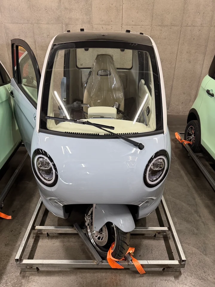 限定モデルは４色から選べる｜“軽を買うほどじゃない”人に！ 「98万円～」「太陽光充電」「スマホ約600台給電」「車検・車庫証明不要」の3輪EV「スリールオータ」