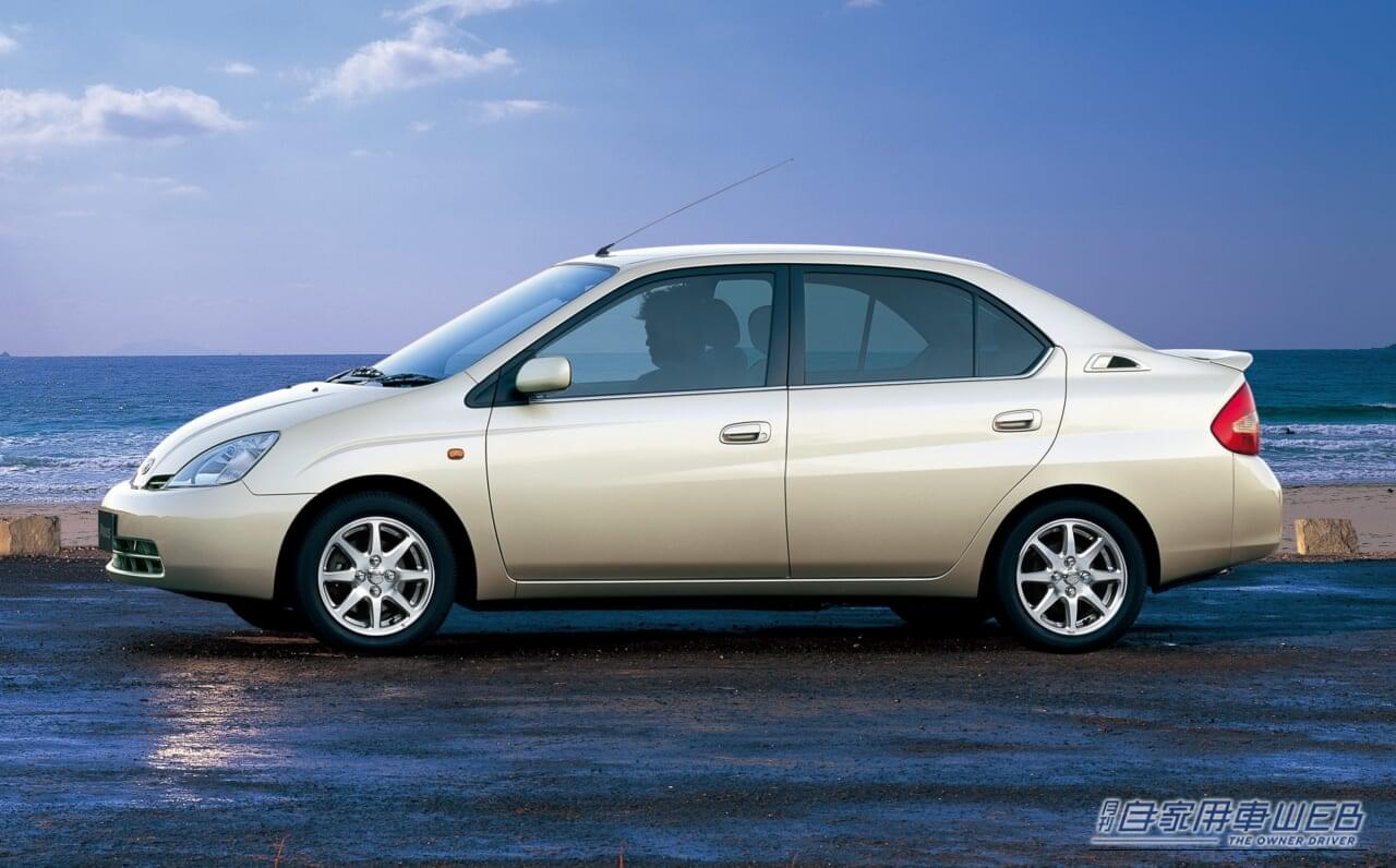 ｜言われてみれば何だこれ？ 車の屋根にある“小さなヒレ”の正体とは？ 「ラジオを聴く」以外にも重要な役割があった