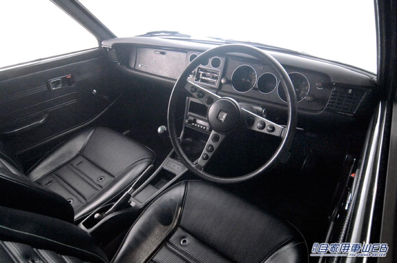 1972年、トヨタの初代カローラレビン(TE27型)の車内、インパネからコンソール付近の写真|「えっ…54年前とは思えない」 美しいデザインが印象的なトヨタの名車。今も色褪せない初代のカローラ クーペを紹介