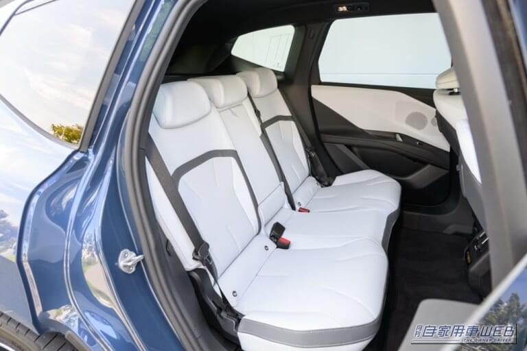 BMW新型「iX3」|【試乗&解説】航続距離は衝撃の最大906km! BMW新型「iX3」は、BEV時代の新たなプレミアムを定義する
