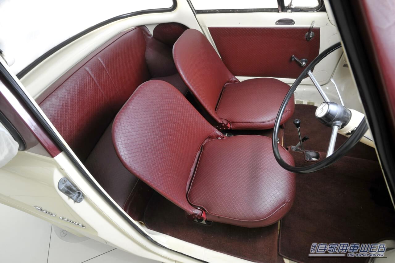 R360クーペ シート|「車両重量…なんと395kg!」「車両価格…もっとビックリ、30万円!? 」 しかし、重量や価格だけでなく、詰め込まれた先進技術も“破格”だった【マツダ・R360クーペ】のここがスゴイ