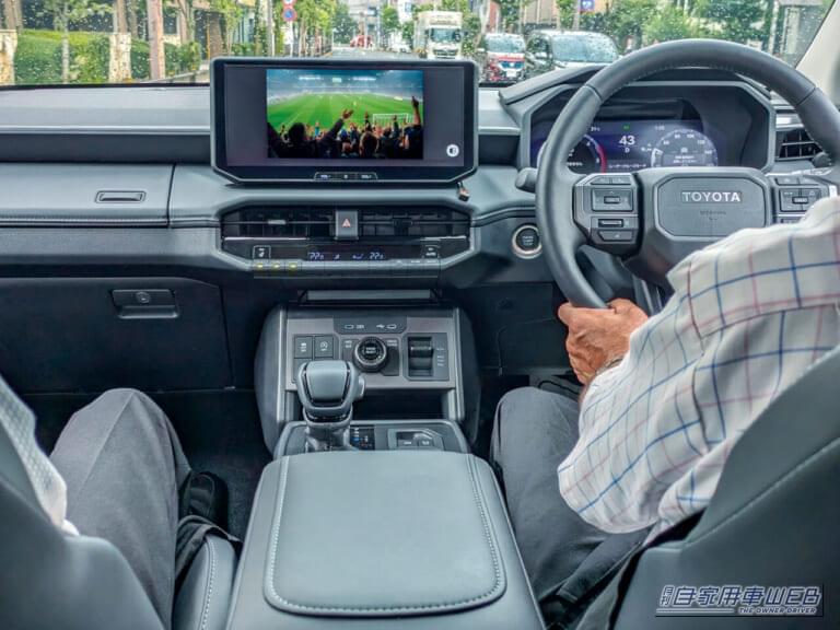 TV-KITハイラックス使用画像｜純正モニターへの簡単出力を実現！ 挿すだけでワイヤレス接続が便利すぎ 　〜データシステム「USB KIT」のすすめ〜