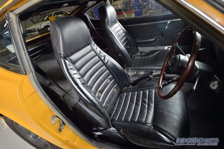 Z432シート｜57年という長い年月を経てもなお、色褪せないピュアスポーツの咆哮。「4-3-2」という車名に込められた高性能車としてプライド。Zの伝説を体現した【フェアレディZ 432】
