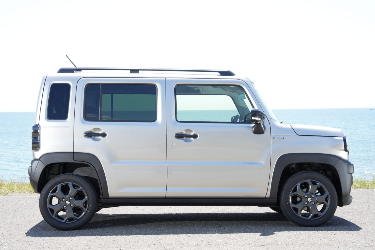 ｜スズキ ハスラー(2020/01-)〈いま新車で買えるクルマカタログ〉【夏の最新改良でデュアルセンサーブレーキII搭載】人気モノが軽の枠を超えた安全快適性能を手に入れた！