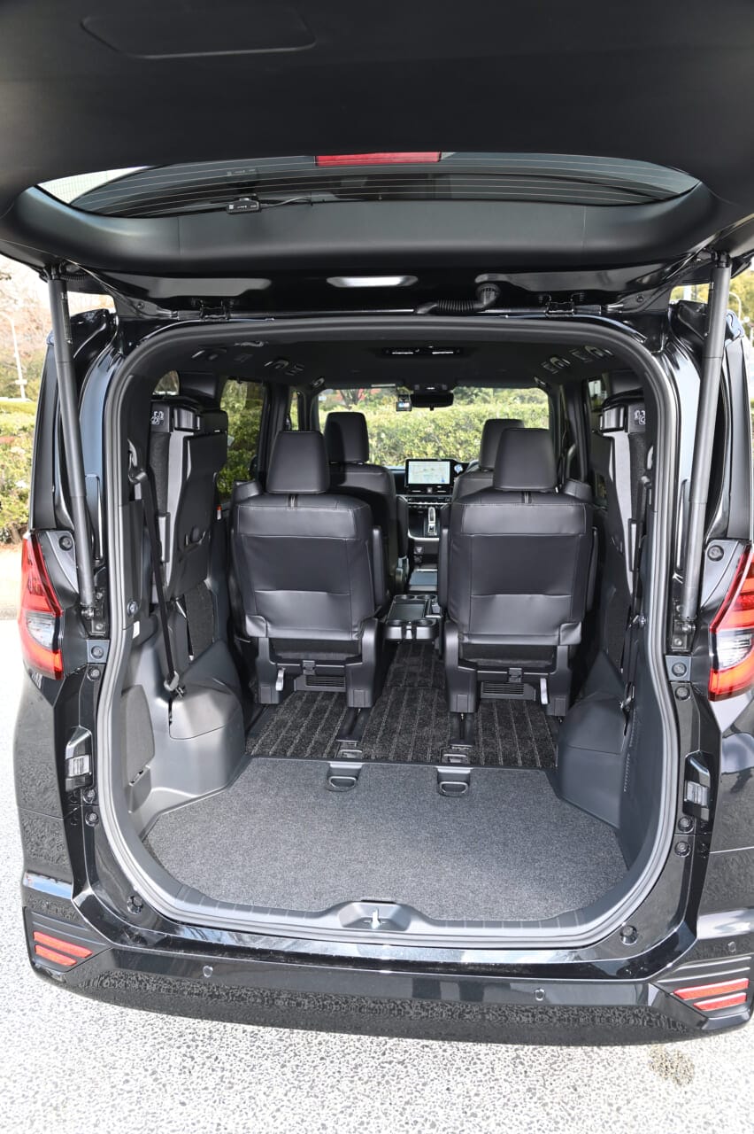 ｜最新改良で「ハイブリッド専用」モデルへ。トヨタ ノア（2022/01-）の最新値引き＆納期情報〈いま新車で買えるクルマカタログ〉