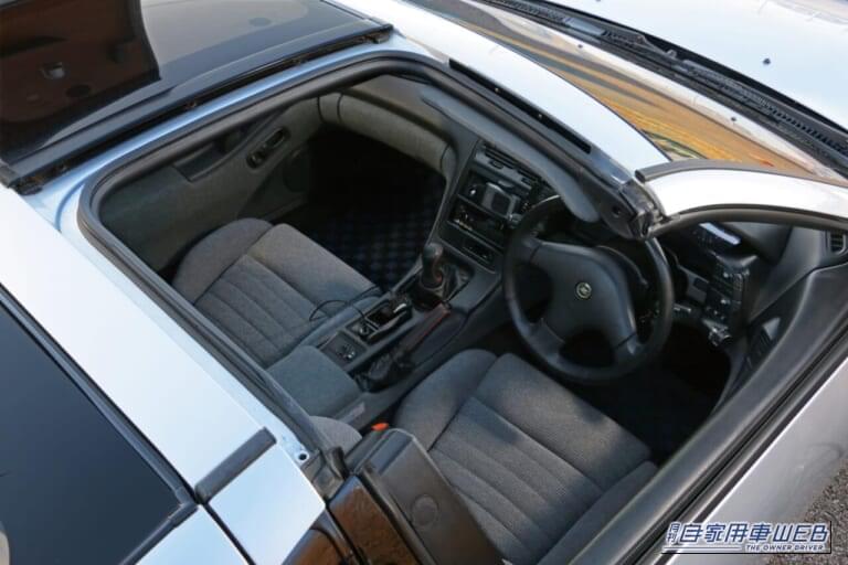 日産のZ32型フェアレディZのTバールーフ部分の写真｜「美しいデザインは今も色褪せない…」国産車で初の280馬力を達成。現在も高い人気を誇る37年前の日産のスポーツカー［Z32型 フェアレディZ］