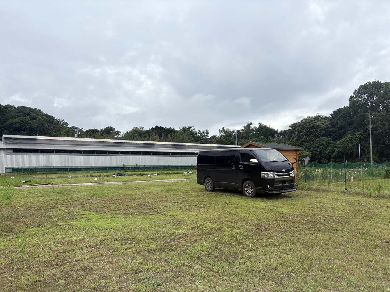 【車中泊旅行におススメ！ RVパーク最新情報】カフェや整体サービスもある癒しの森のRVパーク『千葉県君津市／RVパーク ドッグラン＆オートキャンプ LOHAS PARK』