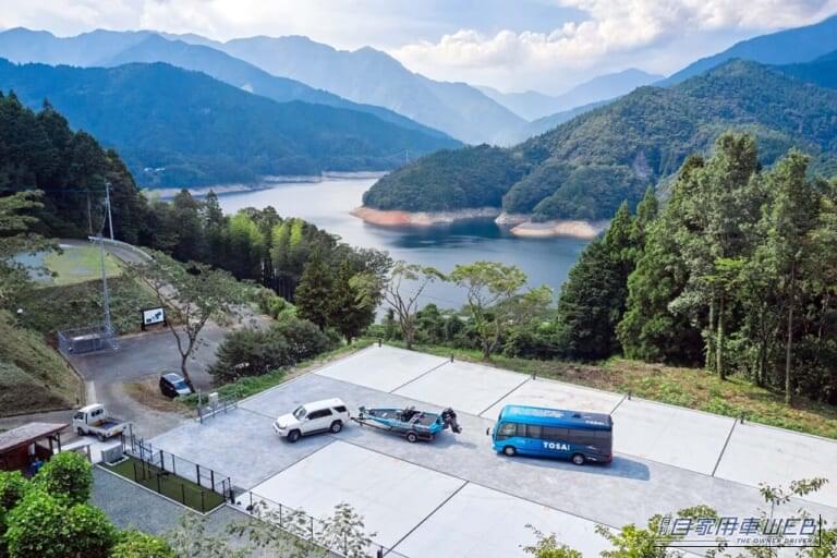 「車中泊で“山の湖”へ行こう！」 はじめての方でも安心して利用できるRVパーク特選情報 【高知県／RVパーク さめうらテントパーク】～美しい湖と森に囲まれて、釣りや多彩な湖畔アクティビティを満喫できるRVパーク～
