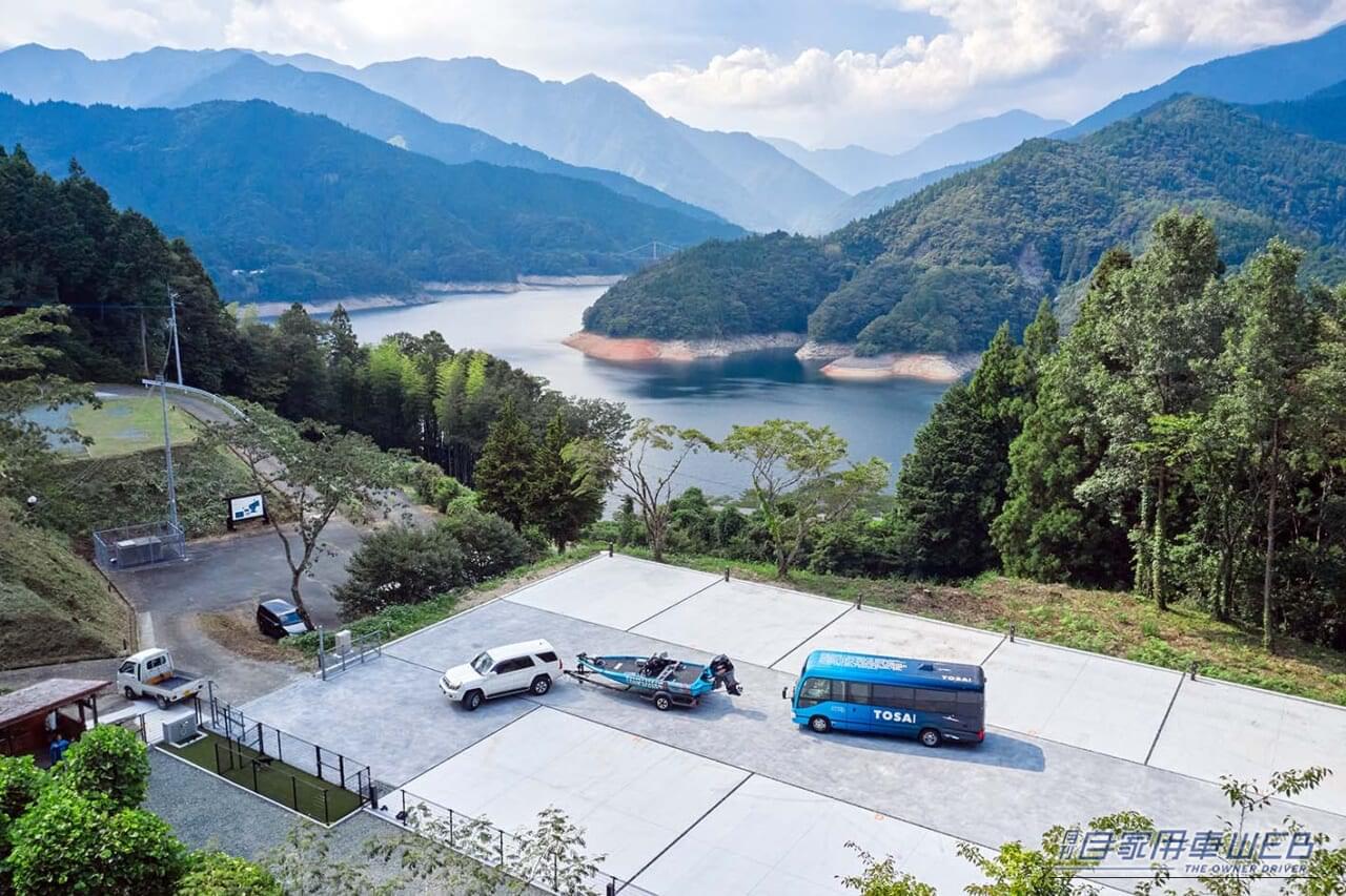 「車中泊で“山の湖”へ行こう！」 はじめての方でも安心して利用できるRVパーク特選情報 【高知県／RVパーク さめうらテントパーク】～美しい湖と森に囲まれて、釣りや多彩な湖畔アクティビティを満喫できるRVパーク～