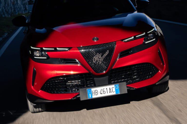 アルファロメオ「ジュニア」に限定車「スポルト スペチアーレ」登場【525万円のスポーティハイブリッド、アルファらしい専用装備も充実】