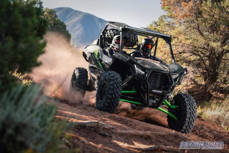 TERYX KRX 1000 (スモーキーグレー×スーパーブラック)｜3～6人乗り対応、812cc・3気筒で907kg牽引！ カワサキの“働くオフロード四輪”「MULE PRO-FXT 820」11月発売、価格は278万3000円